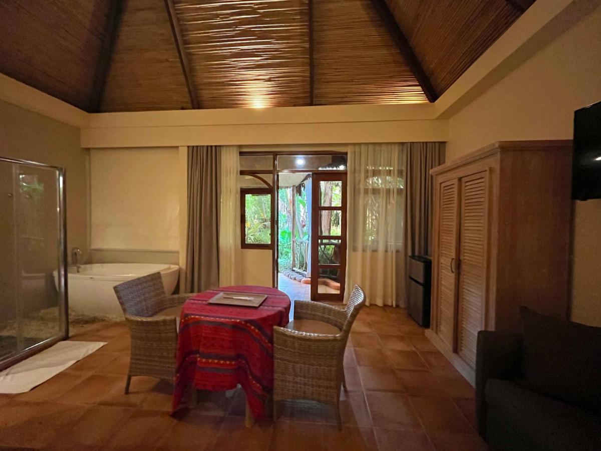 Coco Grove Beach Resort, Siquijor Island Экстерьер фото A room at the resort