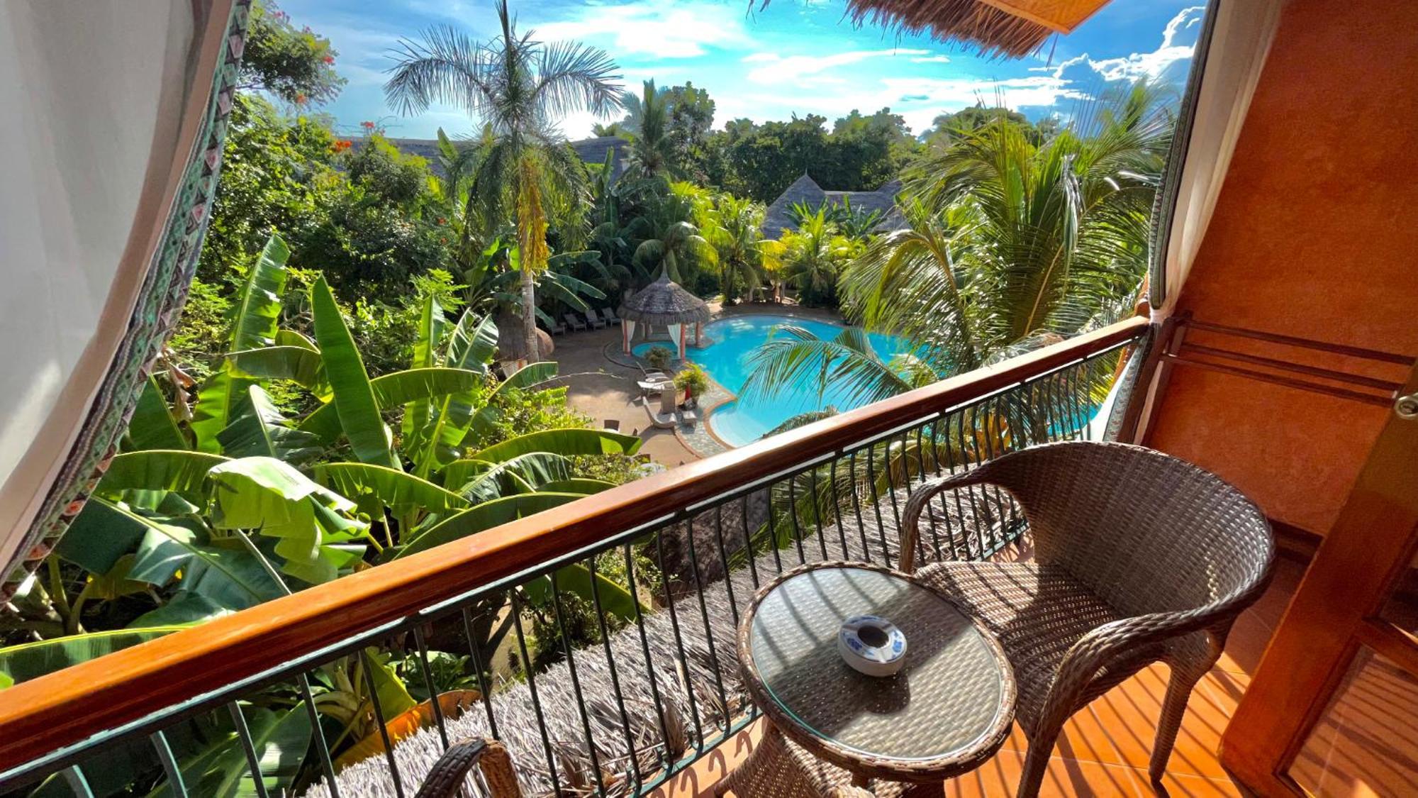 Coco Grove Beach Resort, Siquijor Island Номер фото View from the balcony of a room at the resort