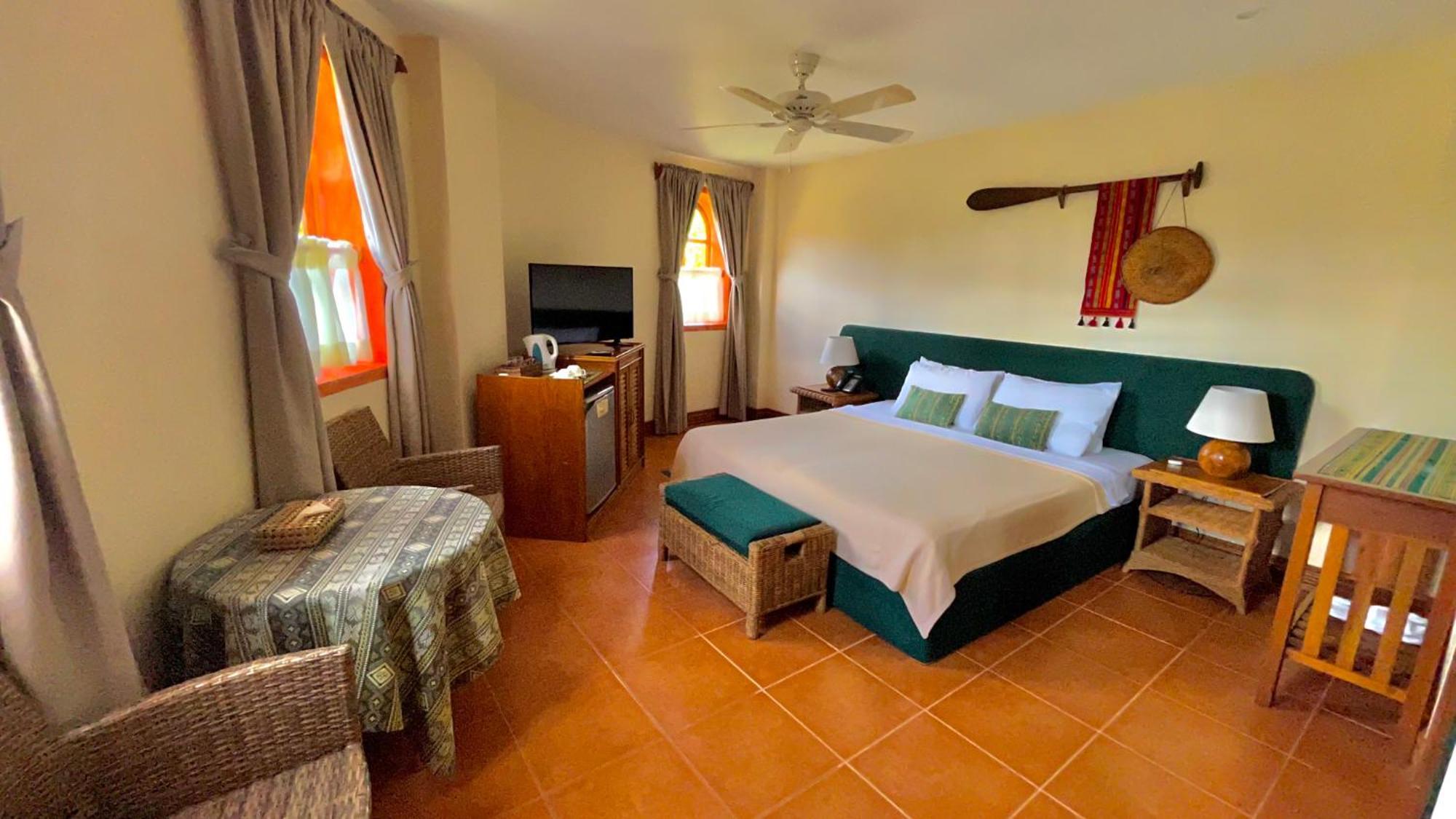 Coco Grove Beach Resort, Siquijor Island Номер фото A room at the hotel