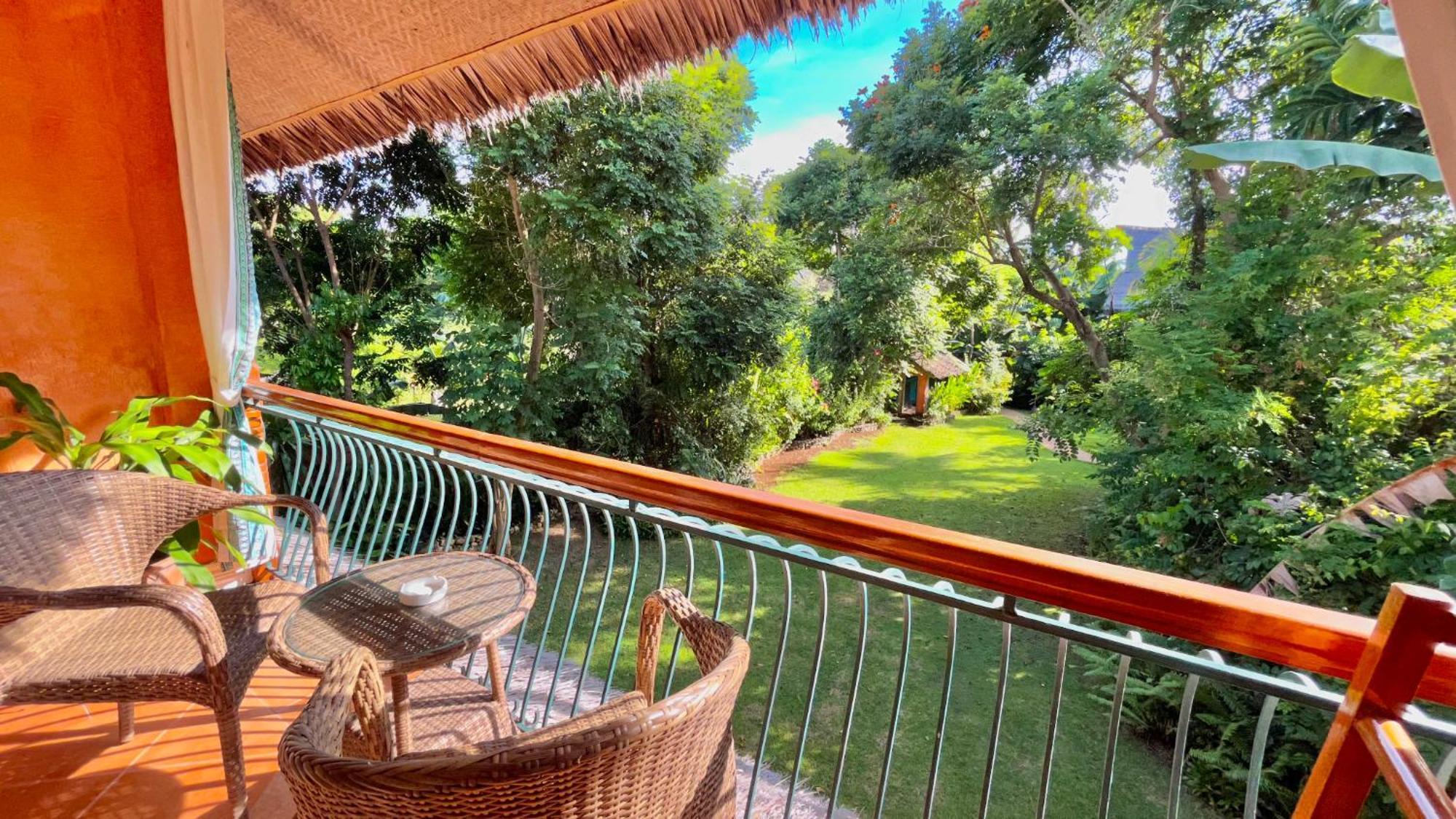 Coco Grove Beach Resort, Siquijor Island Номер фото View from the balcony of a villa at the resort